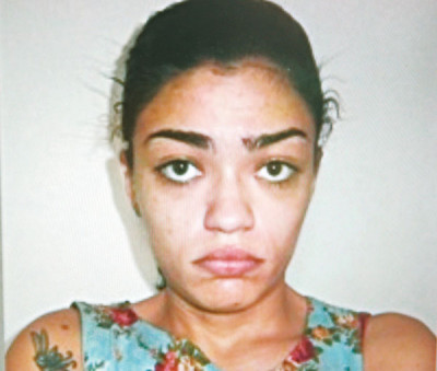 Na casa de Ana Kláudya Fernandes de Oliveira, em Pacajus, a Polícia encontrou armas de fogo